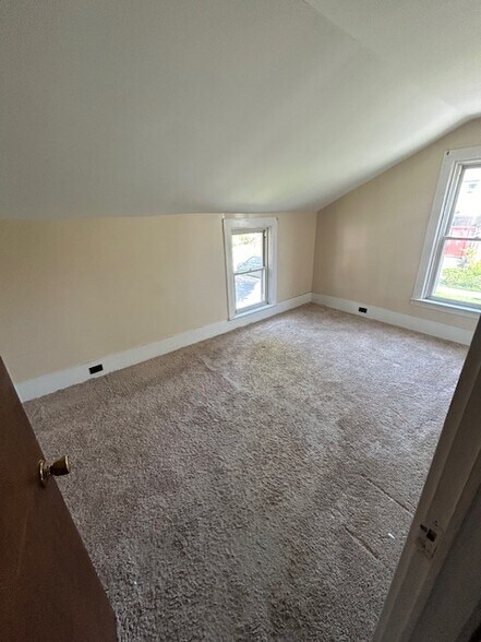 Building Photo - 77 Aurora St