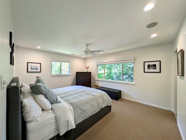 Building Photo - 10 Idalia Ct