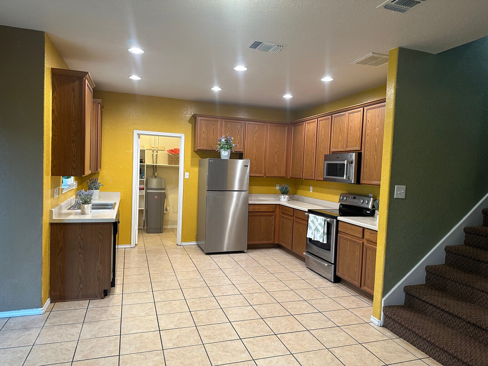 Kitchen - 8259 Elm Glade
