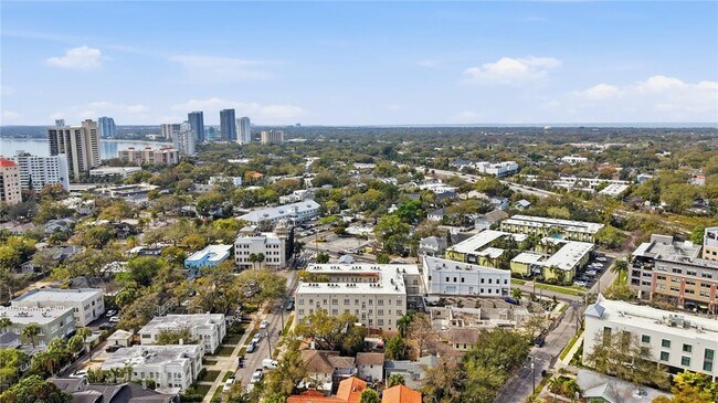 Building Photo - 2117 W Dekle Ave