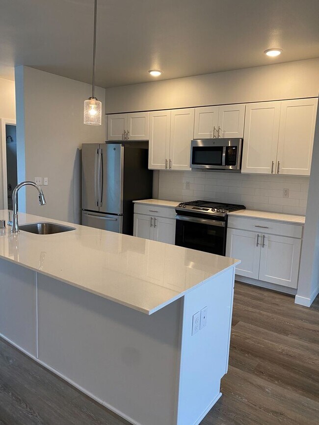 Building Photo - Brand new 3 and 4 Bedroom Townhomes in Lacey!