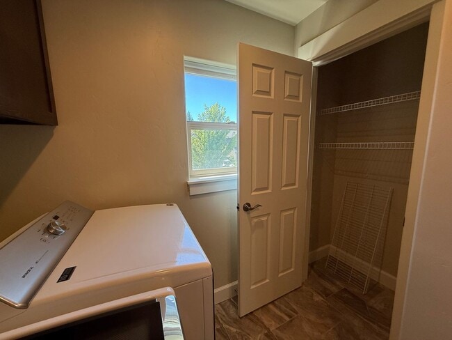 Building Photo - 3120 NE Marea Dr