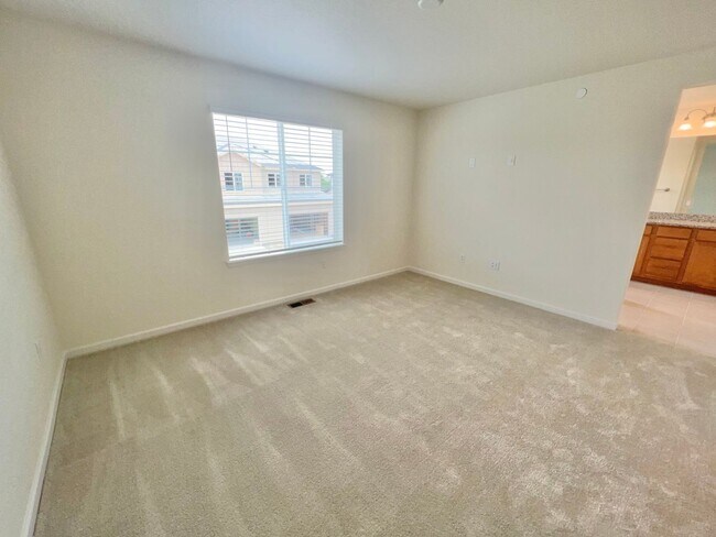 Building Photo - STUNNING 3 bed 2.5 bath new build home in Fort Collins!