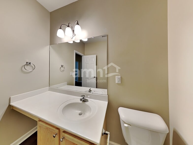 Building Photo - 89 Norwich Dr