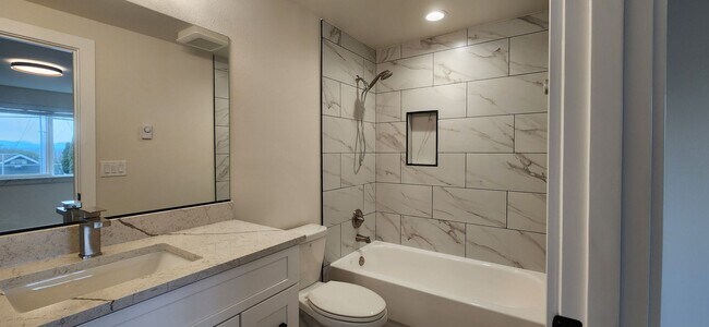 Building Photo - 3213150