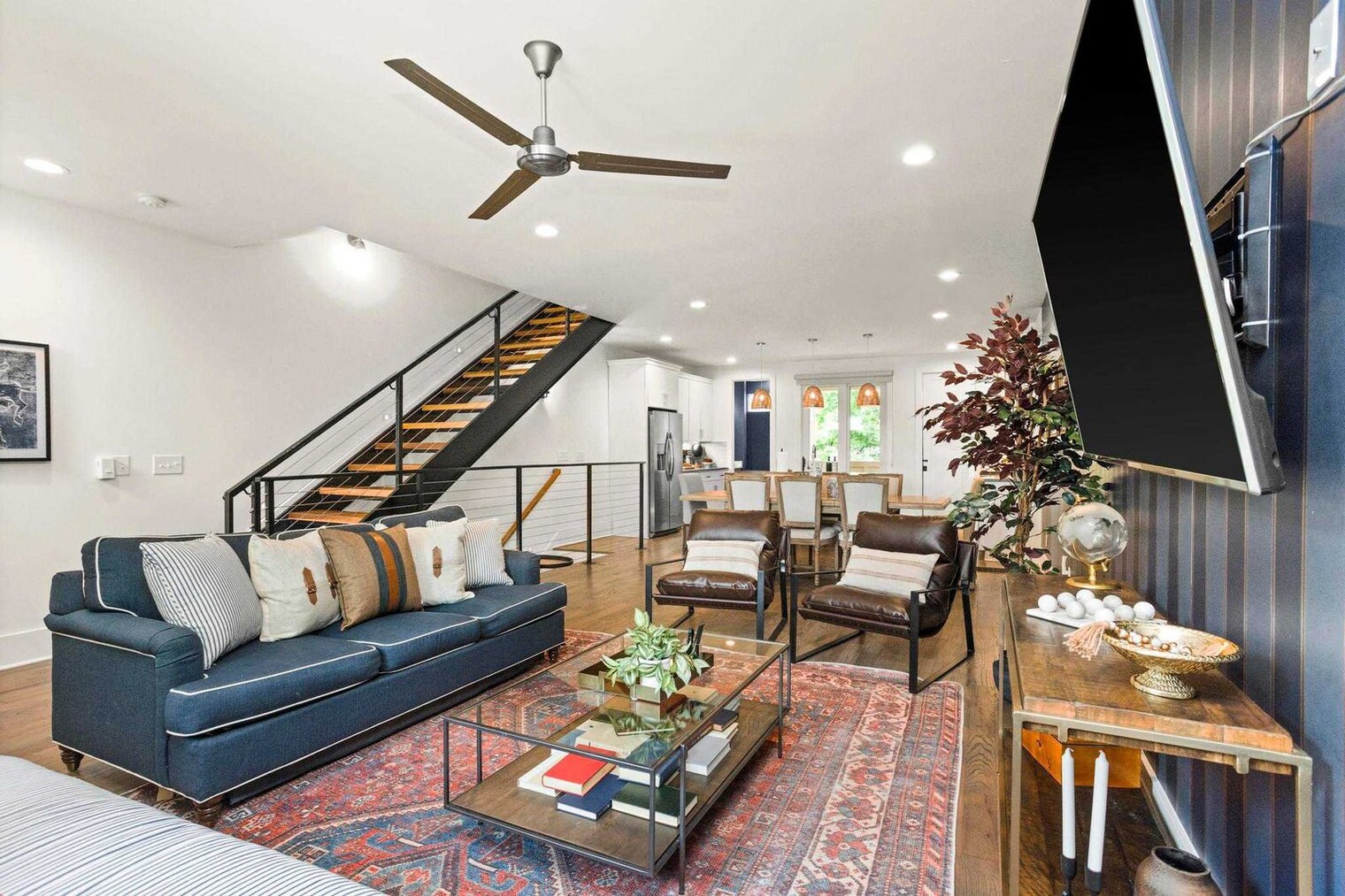 Building Photo - 776 E Argyle Ave