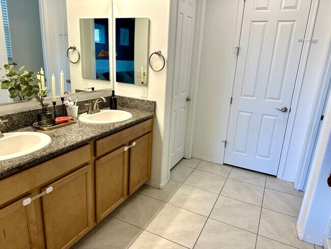 Building Photo - Fantastic Casa Vista home with 4 car garag...