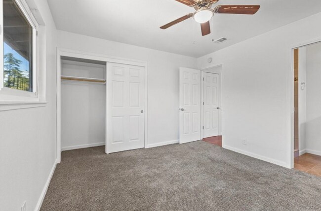 Building Photo - 118 Montrose Ct