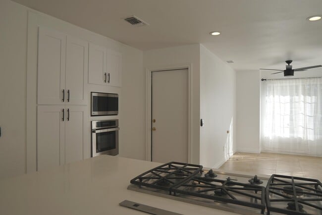 Building Photo - 43917 Cll Las Brisas W