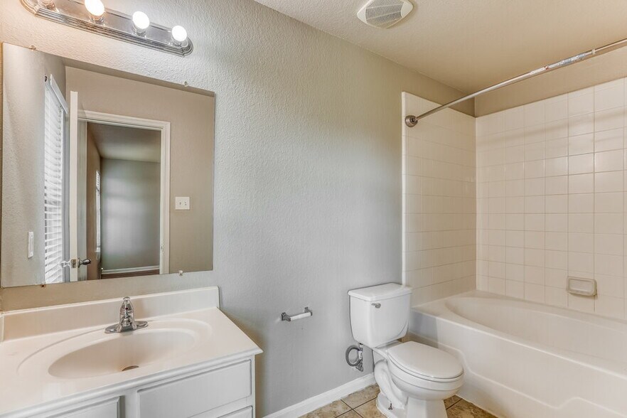 Building Photo - 20639 Tealbrook Dr