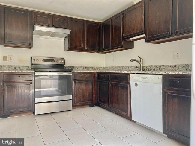 Building Photo - 7351 Crestleigh Cir