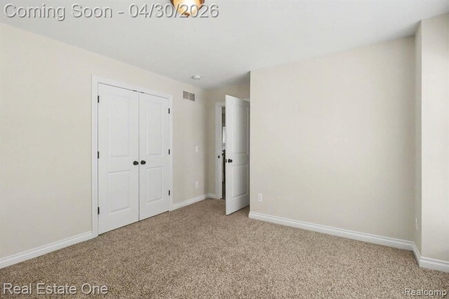 Building Photo - 714 E University Ave