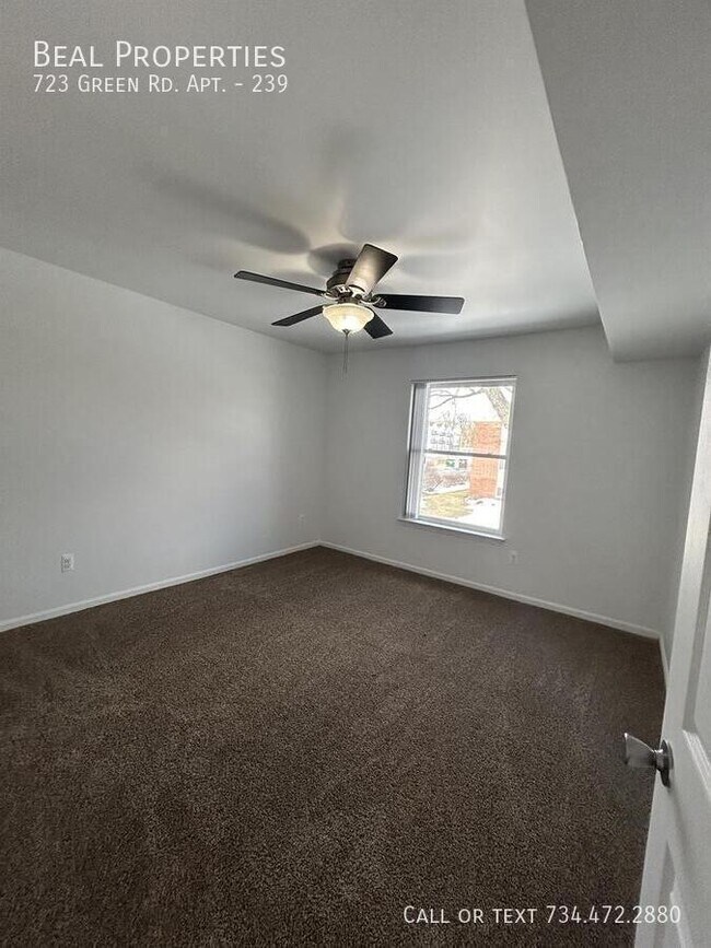 Building Photo - 723 Green Rd