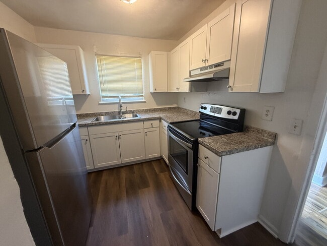 Building Photo - 3 BEDROOM BRICK TOWNHOME FOR RENT IN NORFOLK