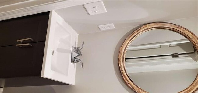 Building Photo - 1129 West Ave