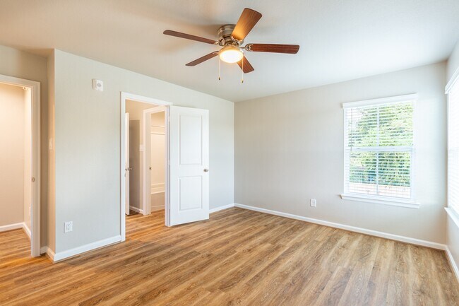 Building Photo - 219 Pk Pl Cir