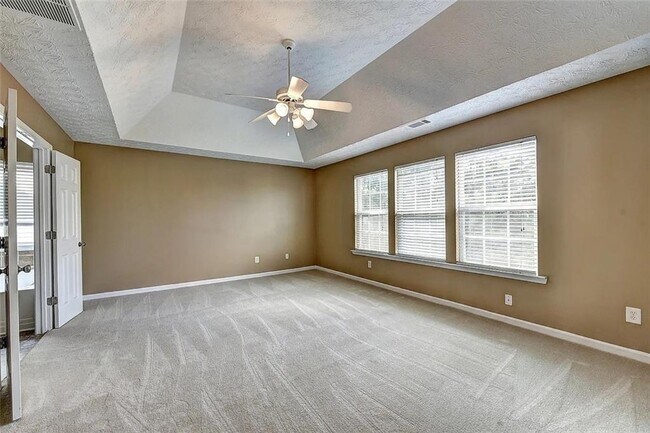 Building Photo - 670 Roxford Ln NE