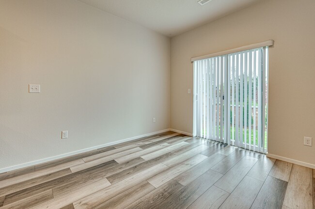 Building Photo - Beautiful Three Bedroom in Taverner Ridge!