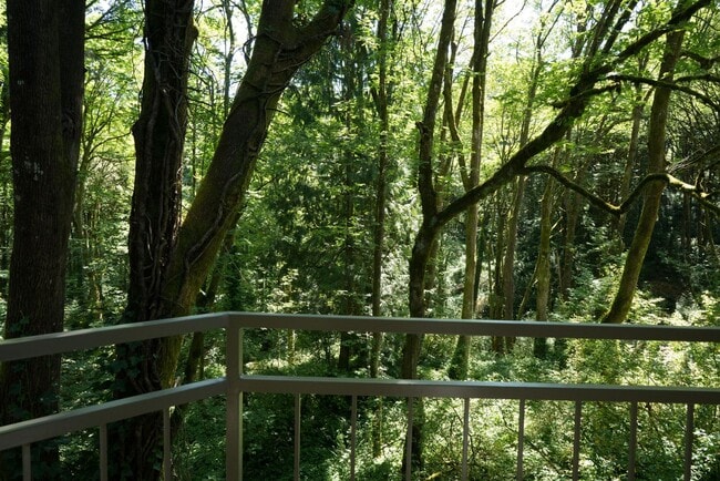 Building Photo - Modern 2-Bed / 2.5-Bath Condo Near OHSU — ...