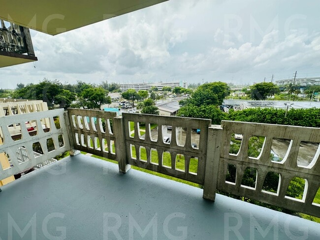 Building Photo - 15600 NW 7th Ave