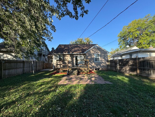 Building Photo - PRICE REDUCED! 4 Bedroom, 1.5 Bathroom House Available, Centrally Located! ¡Casa de 4 dormitorios...