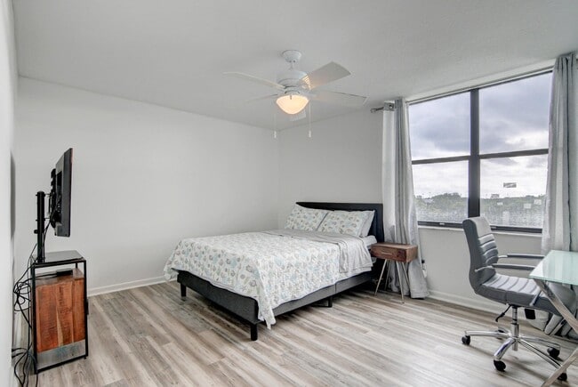 Building Photo - 1915 Lavers Cir