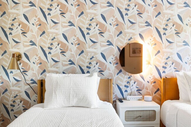 Building Photo - 1790 Wilshire Dr