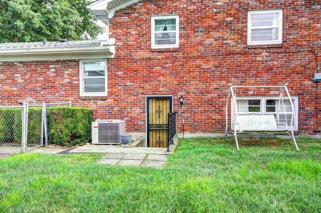 Building Photo - Available NOW - 4 beds/ 2 baths - $2,000/mo