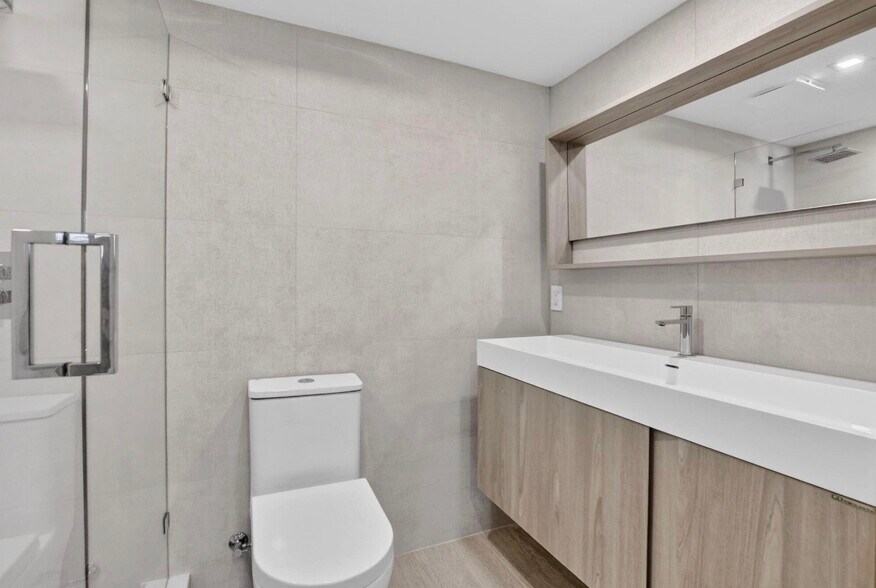 Building Photo - 7835 Lakeside Blvd