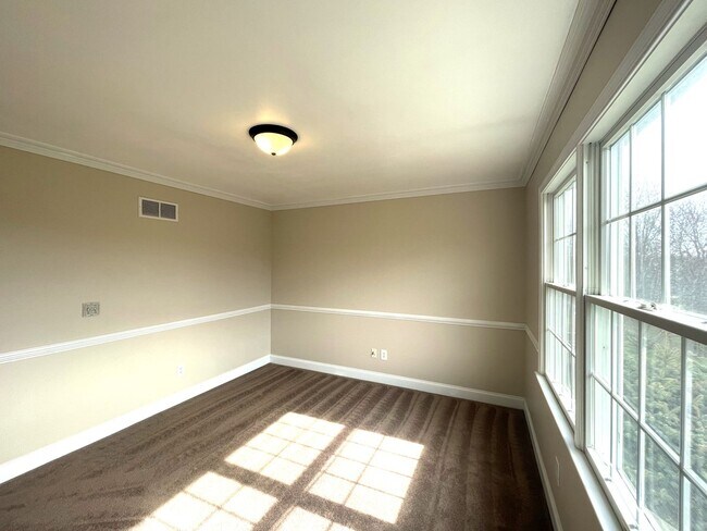 Building Photo - 4823 Vista Ridge Dr