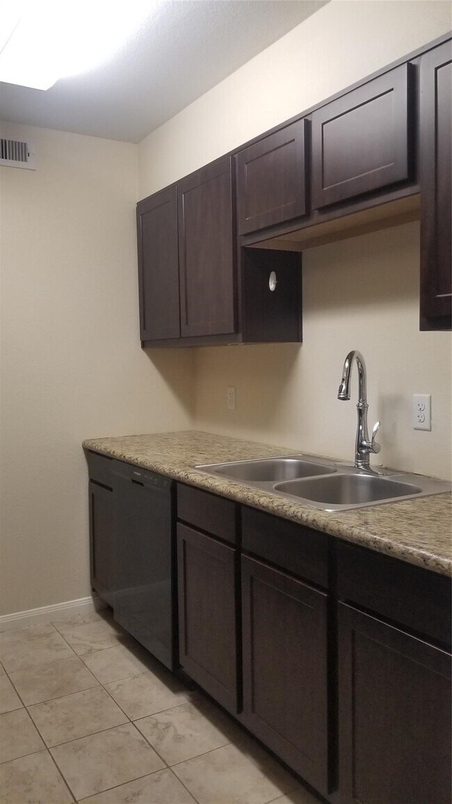 Building Photo - 8415 Hearth Dr