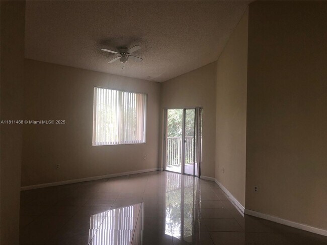 Building Photo - 6992 SW 39th St