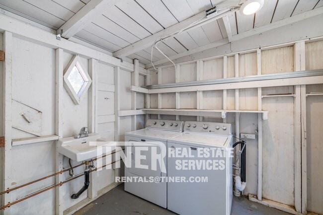 Building Photo - 8968 Talisman Dr