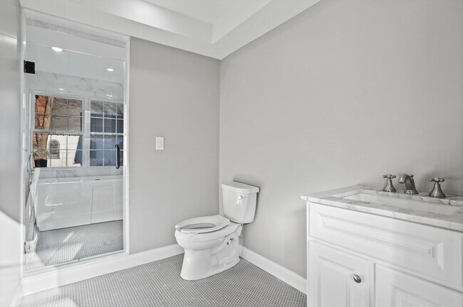 Building Photo - 144 Lincoln Rd