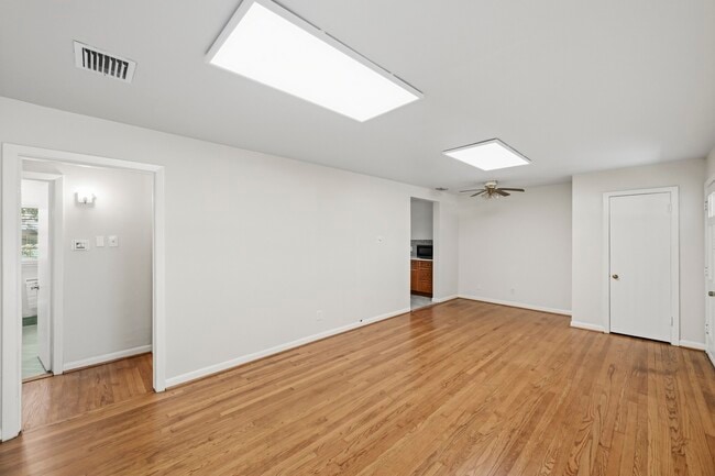 Building Photo - 5109 Nina Lee Ln