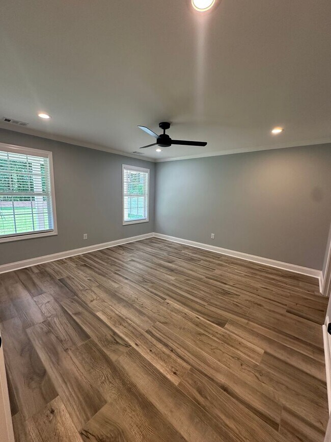 Building Photo - New 3 Bedroom Home in 30506!