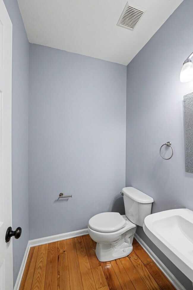 Building Photo - Exceptional 5-Bedroom Home with Finished Basement in Prime Location!