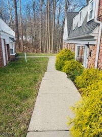 Building Photo - 10 Beech Spring Dr