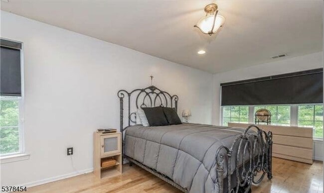 Building Photo - 115 Chariot Ct