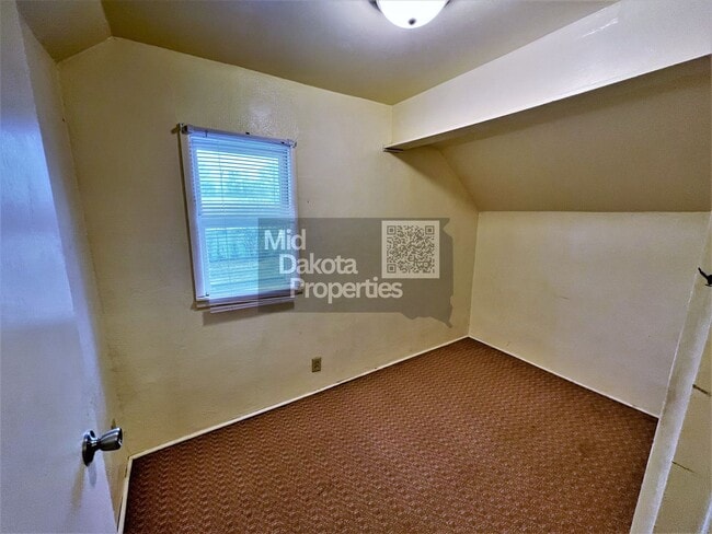 Building Photo - 414 E 7th-4 Bedroom Home