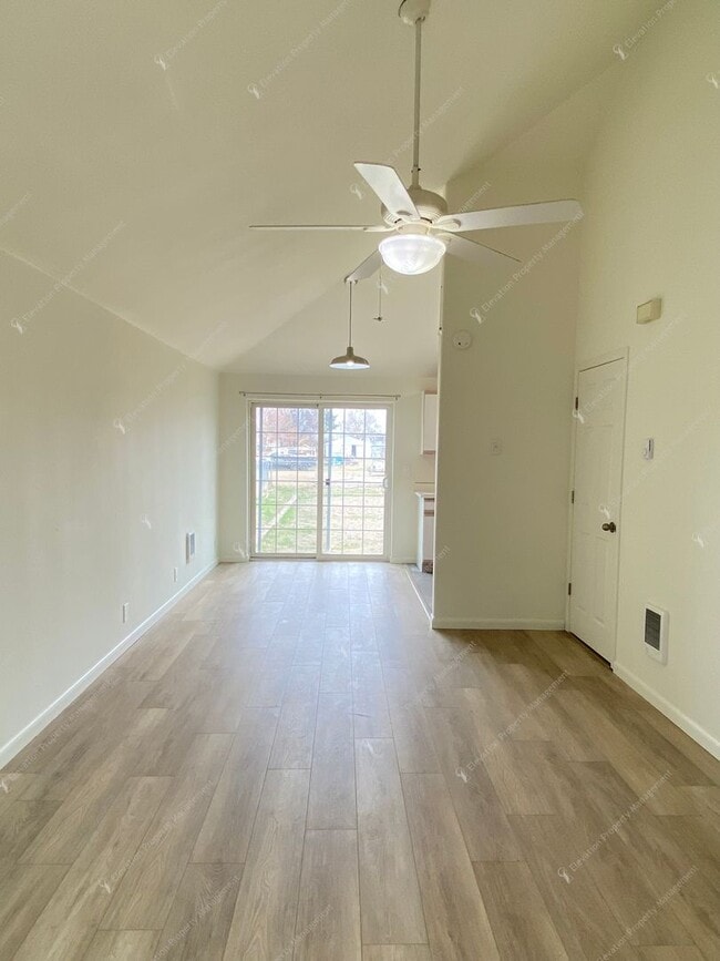 Building Photo - Bright Redmond Duplex — Steps from Umatilla Sports Complex, Garage & Fenced Yard