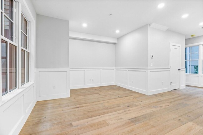 Building Photo - 300 Somerville Ave