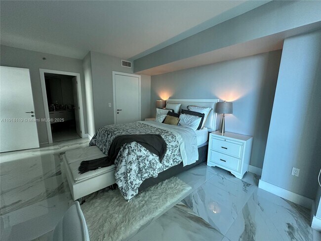 Building Photo - 55 SE 6th St