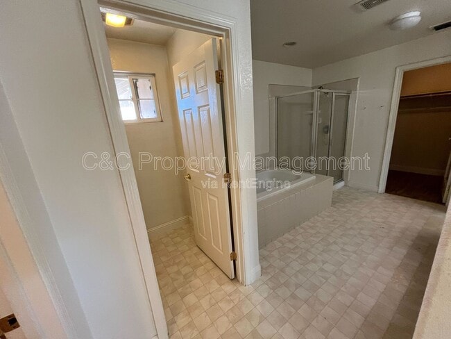 Building Photo - 1522 Peony Dr