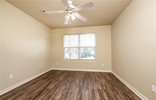 Building Photo - 5033 Stepney Ct