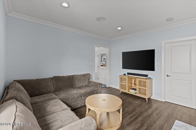 Building Photo - 106 Makin Ave