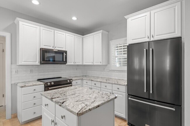 Building Photo - 3 bedroom/ 2.5 bathroom in Destin, FL!