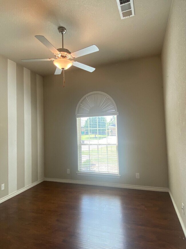 Building Photo - 5 BEDROOM, BELTON ISD