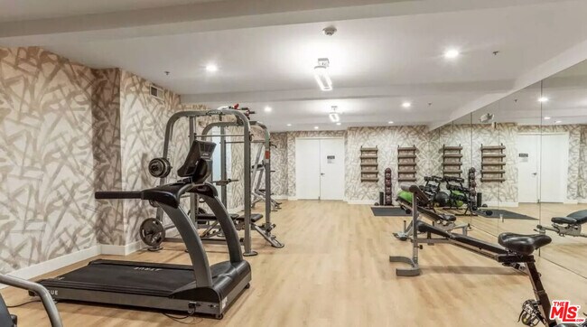 Building Photo - 7076 Hawthorn Ave