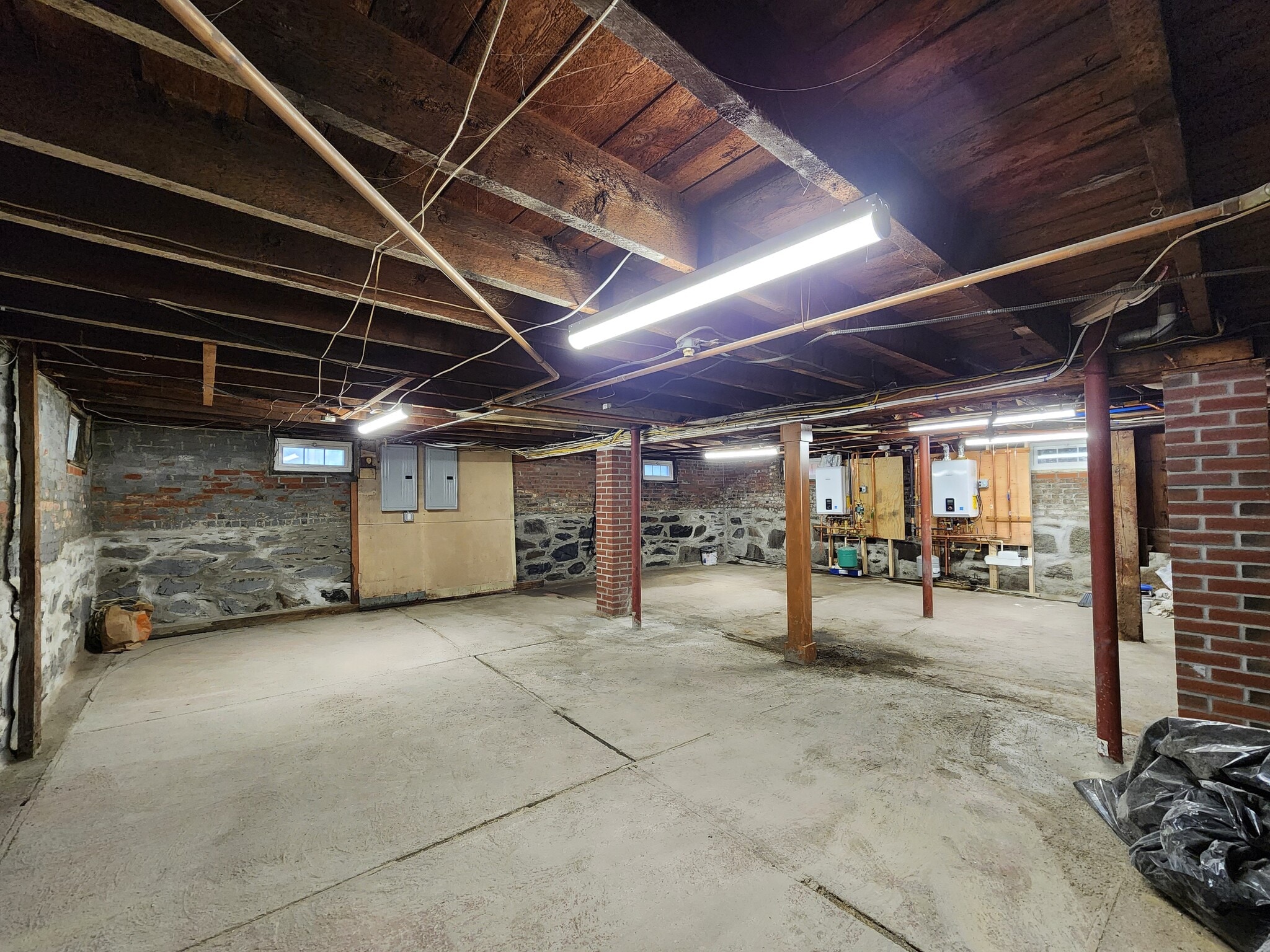 Building Photo - 27 Knapp St